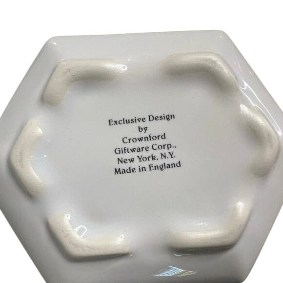 ˚₊‧꒰ა ☆ ໒꒱ ‧₊˚ Vintage Crownford  Violet Pattern Teapot Bright White Flowers - Picture 9 of 11